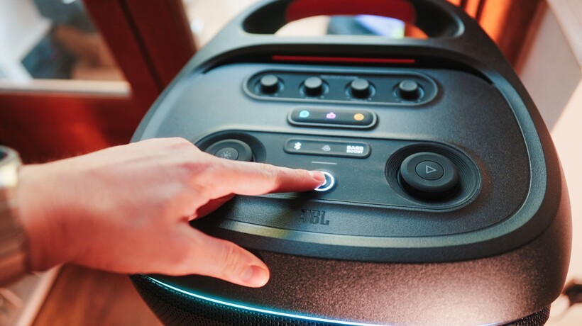 JBL PartyBox 720 power button